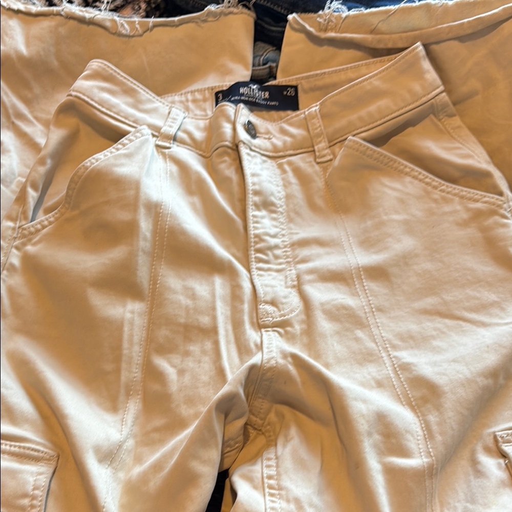 Hollister Cream Cargo Pants Relaxed Fit